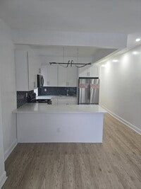 Building Photo - 2050 Strauss St