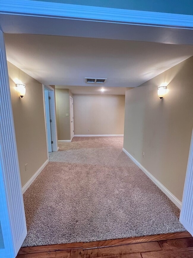Building Photo - 212 Lakeside Dr