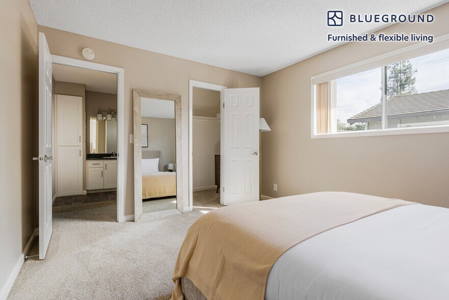 Building Photo - 202 Calvert Dr