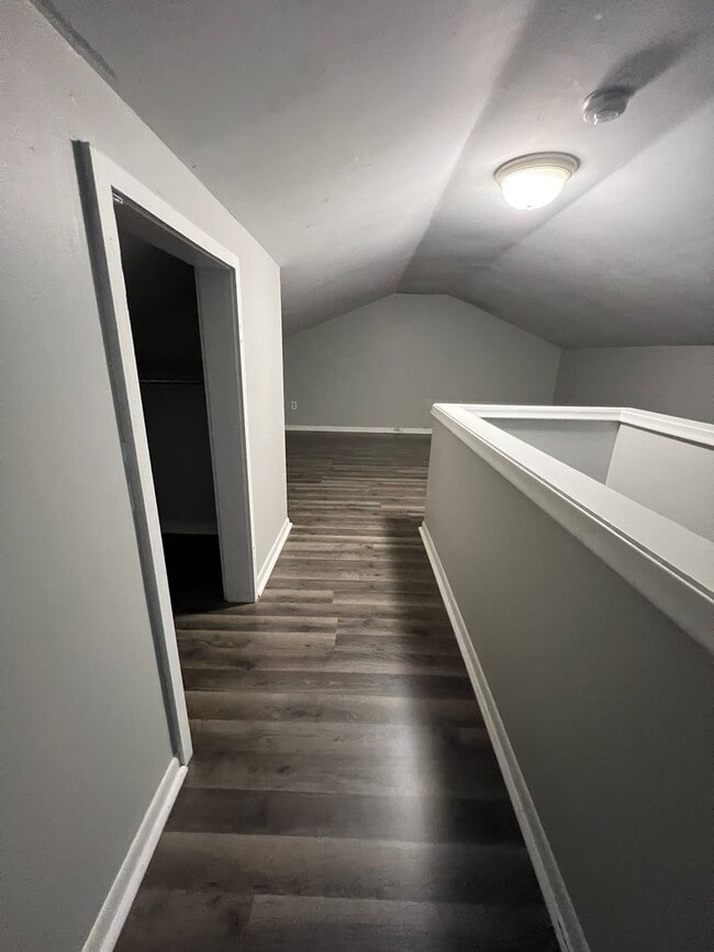 Building Photo - Beautiful 3 bedroom 1 bathroom Home (Section 8 Aproved)