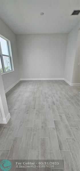 Building Photo - 5461 Empire Dr