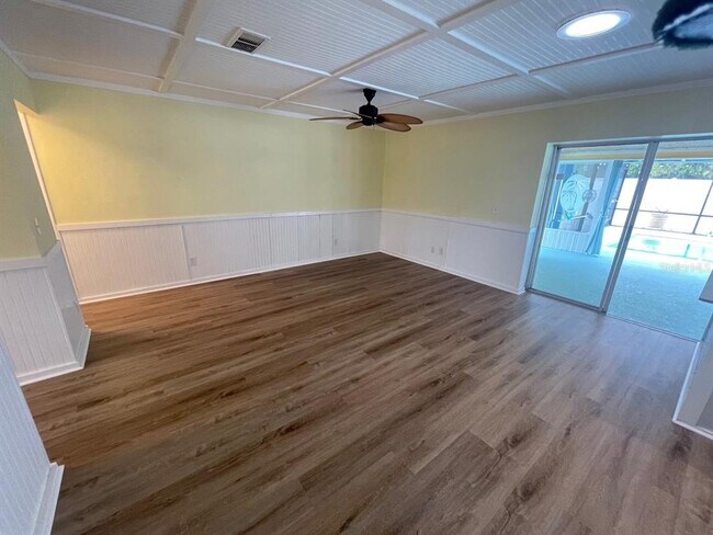 Building Photo - 6108 11th Ave W