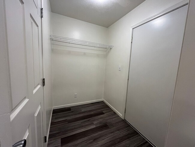 Building Photo - 6209-6211 Hipps Hollow