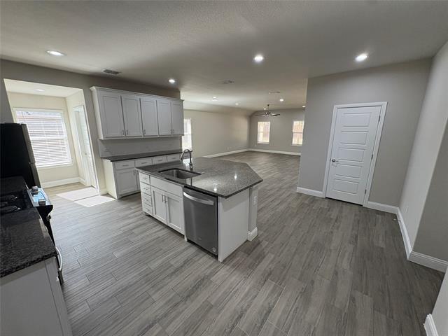 Building Photo - 1904 Tawny Dr