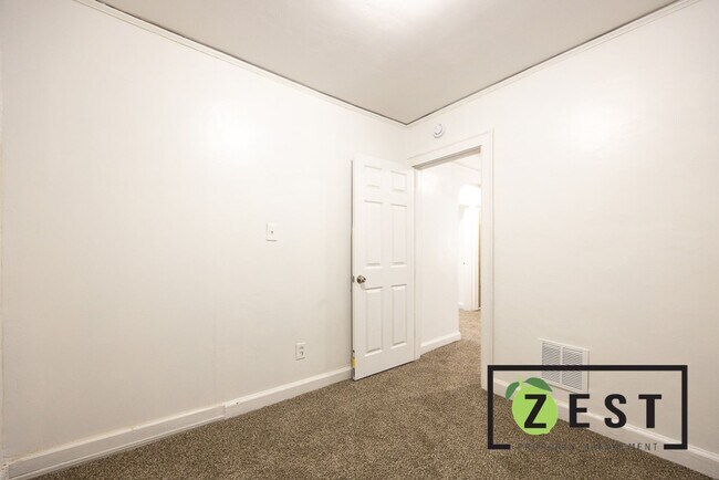 Building Photo - OPEN HOUSE- 12/23! 4PM-4:30PM! Beautiful 3 BED 1 BATH!