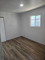 Building Photo - 2015 Elm Ave