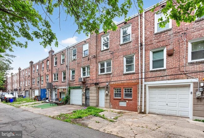 Building Photo - 125 W 21st St