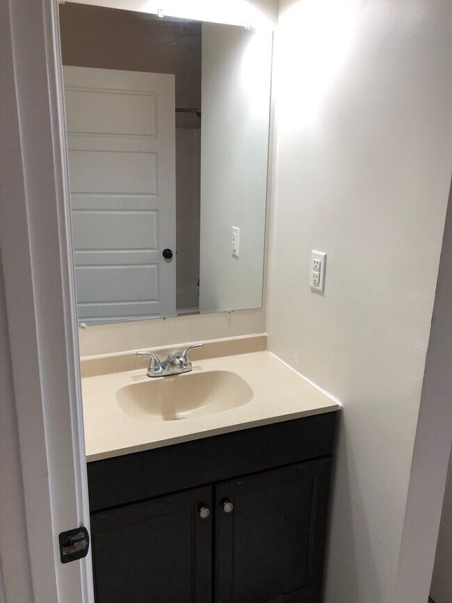 Building Photo - 2728 S 4th St