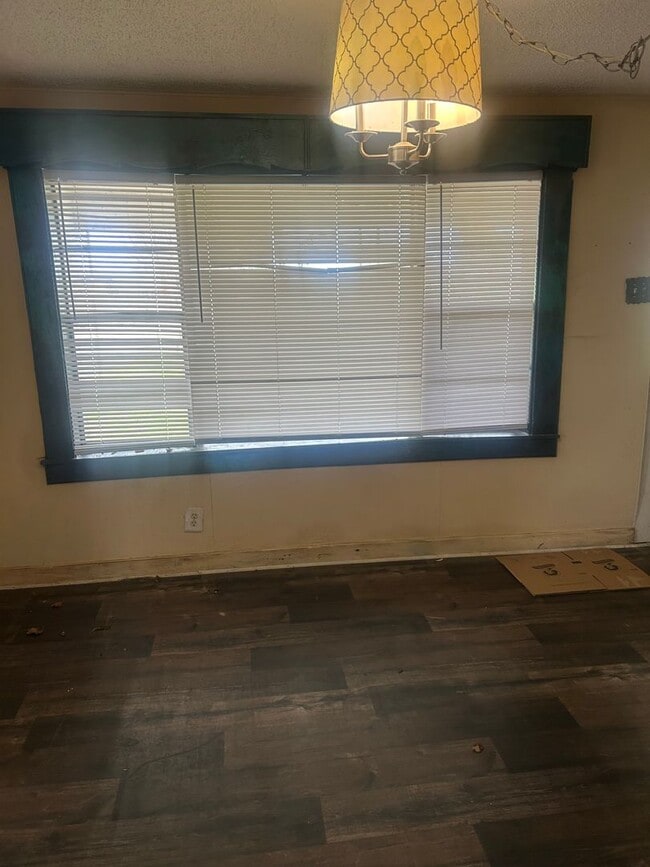 Building Photo - Contact Peggy Goodman 501 676 1758