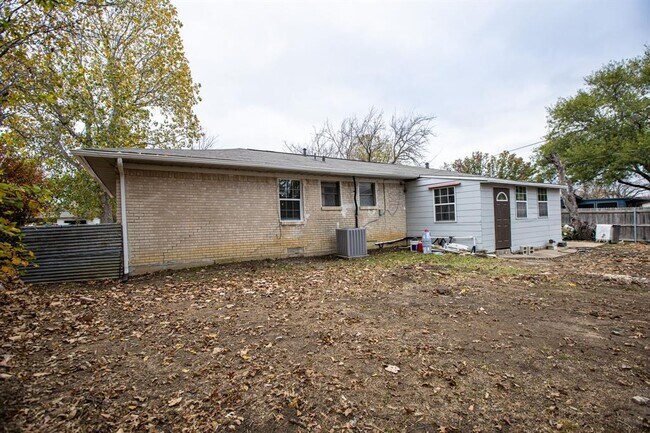 Building Photo - 807 E Tucker Blvd