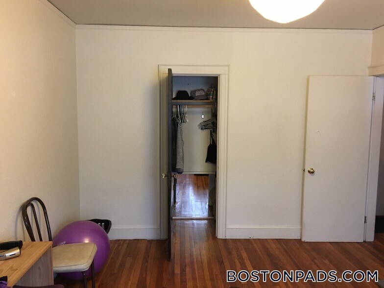 Building Photo - 2045 Commonwealth Ave