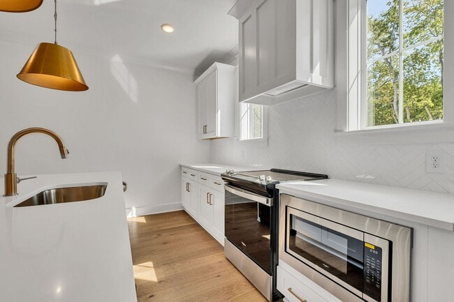 Building Photo - 2019 Maple Vw Ln