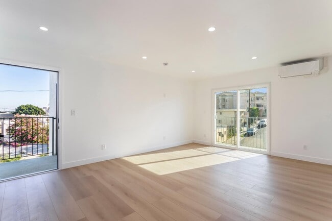 Building Photo - 713 New Depot St