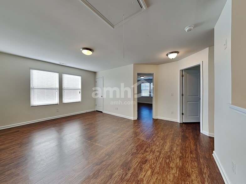 Building Photo - 212 Dogwood Cir