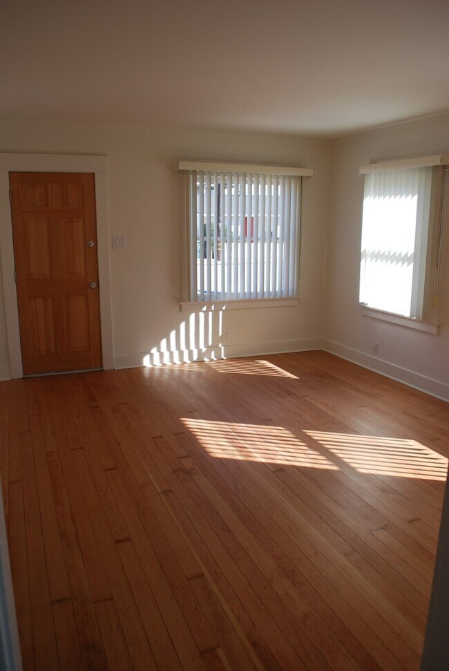 Building Photo - 793