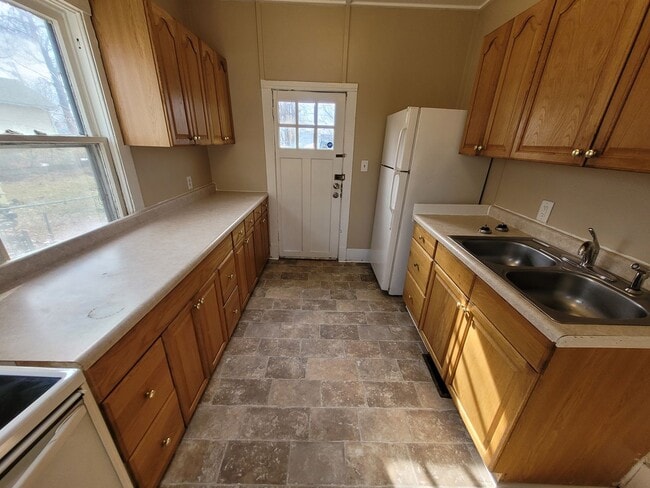 Building Photo - Two Bedroom Home with Washer/Dryer