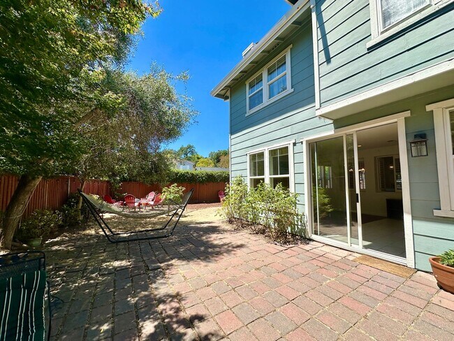 Building Photo - Large 5bd/3ba 3500sqft Home in Hamilton, Novato