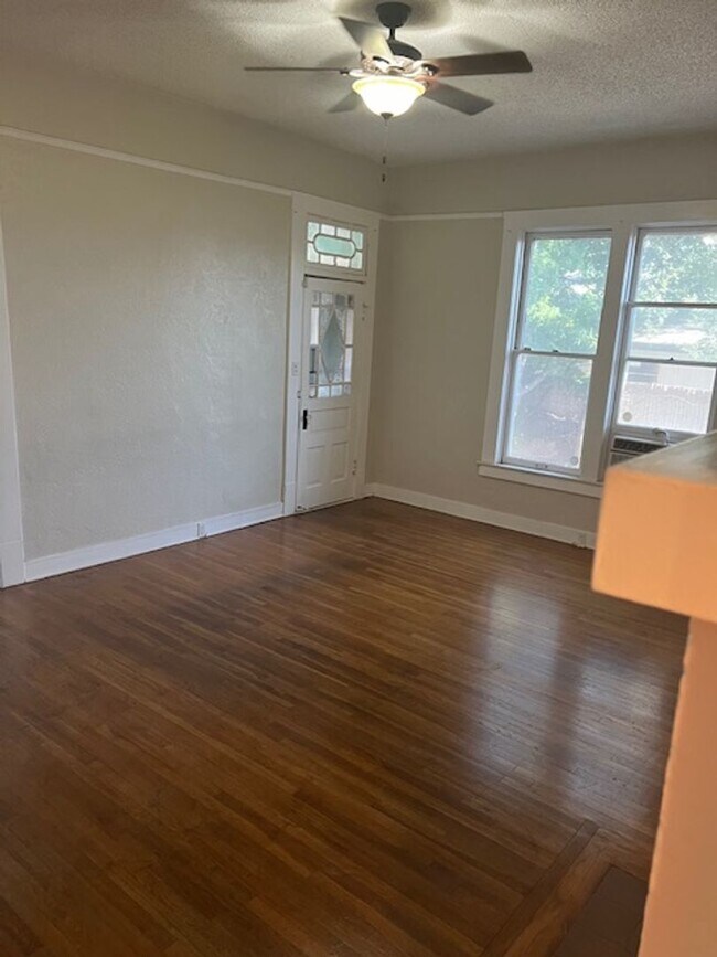 Building Photo - Glenn