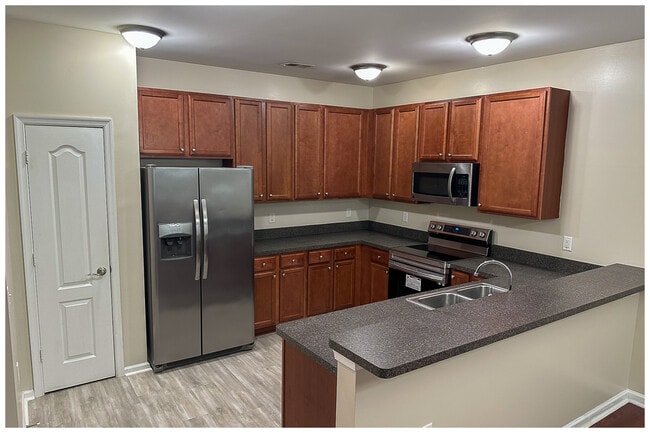 Building Photo - 932 Southmoor Dr