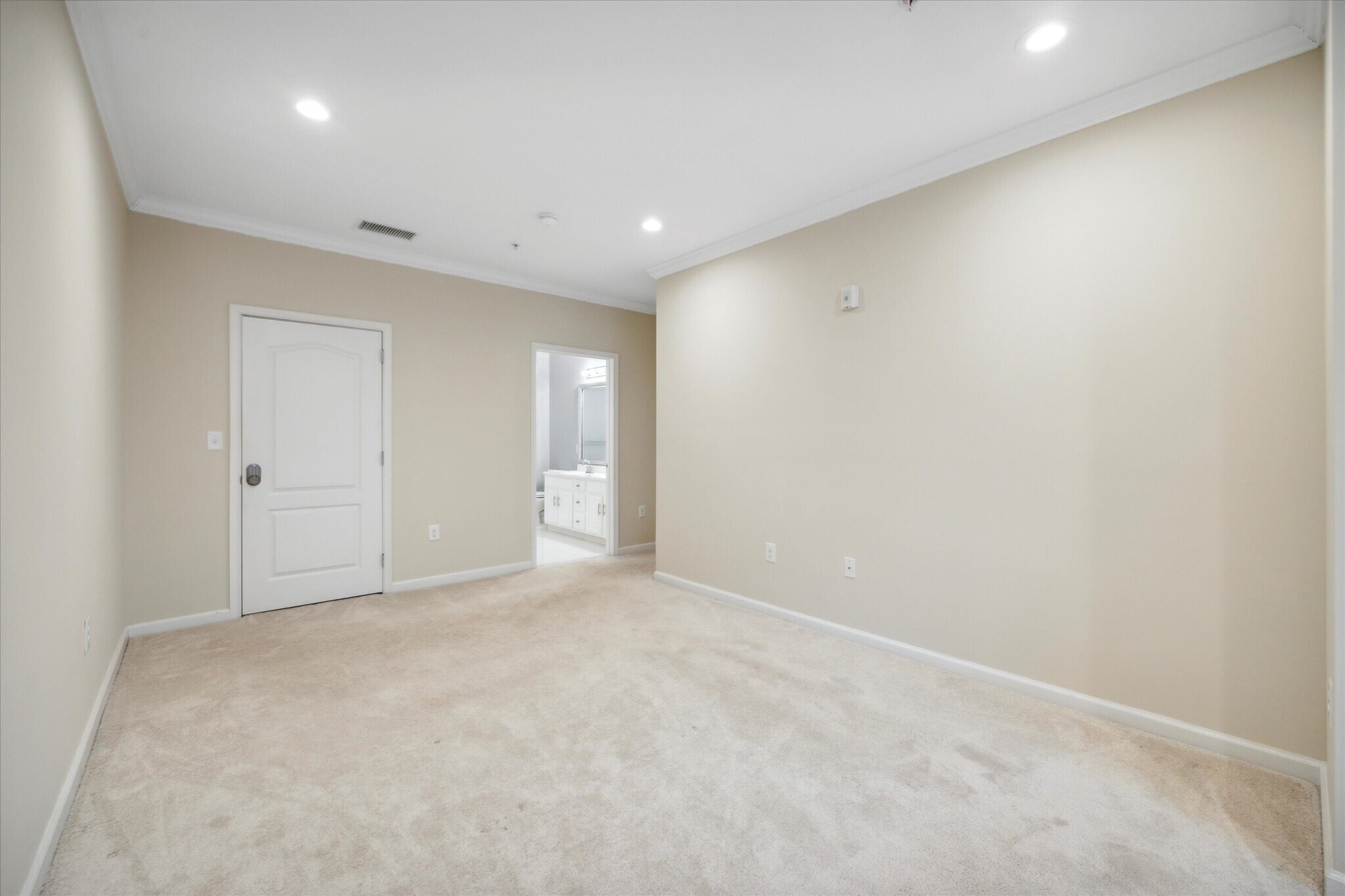 Building Photo - 350 W Elm St