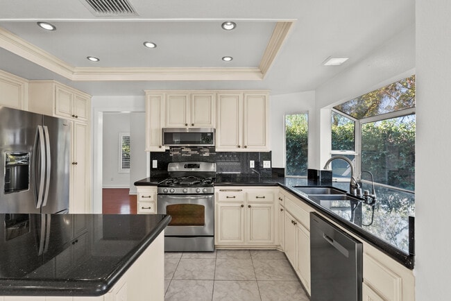 Building Photo - 7231 Spring Ct