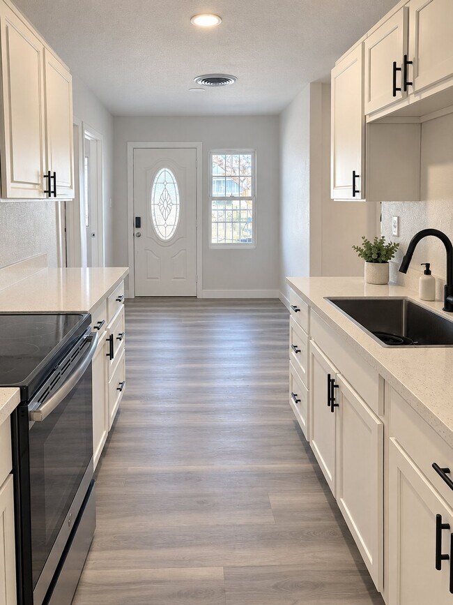 Building Photo - 701 Rossmoyne Ave
