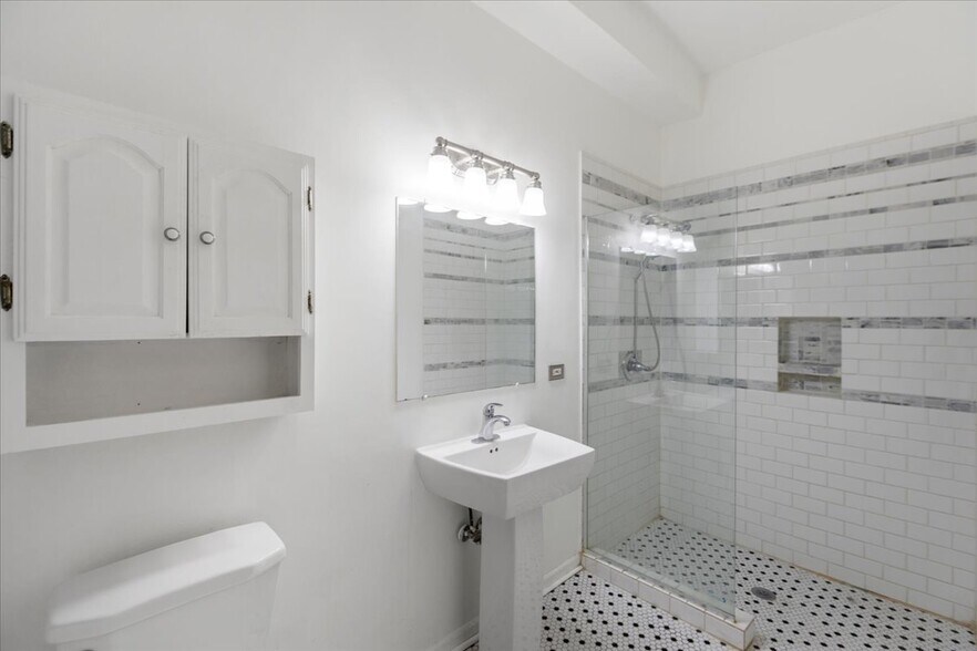 Building Photo - 4404 S Prairie Ave