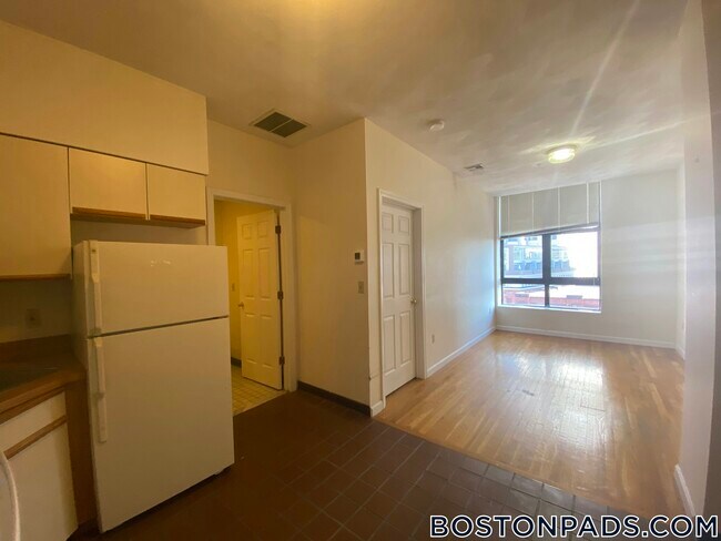 Building Photo - 81 Essex St