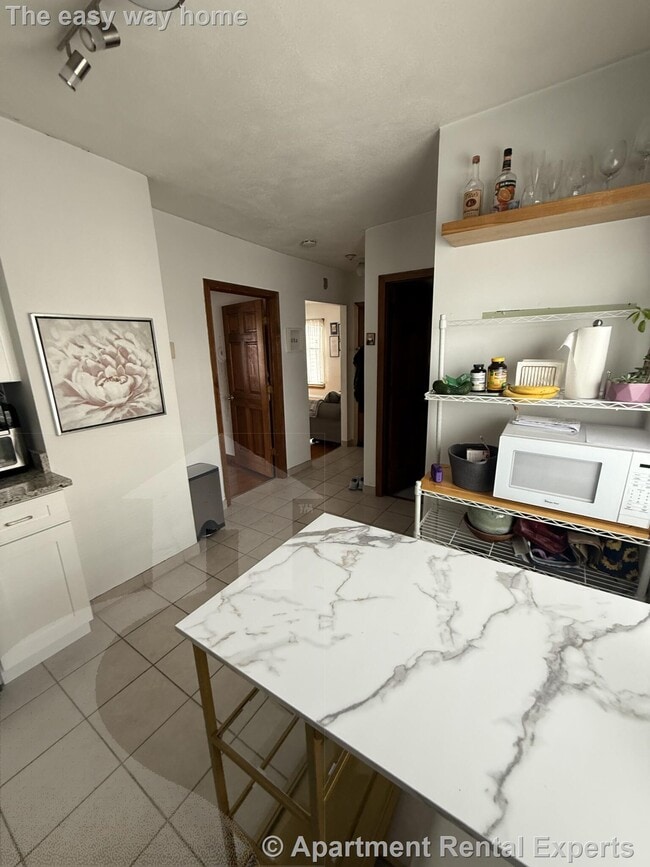 Building Photo - 585 Somerville Ave