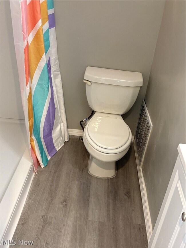 Building Photo - 1924 E 123rd St