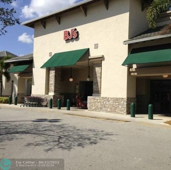 Building Photo - 7803 NW 70th Ave