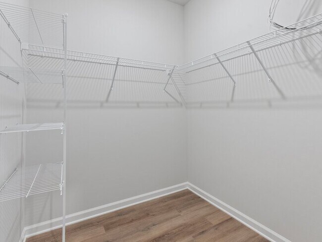 Building Photo - 210 Saddle St