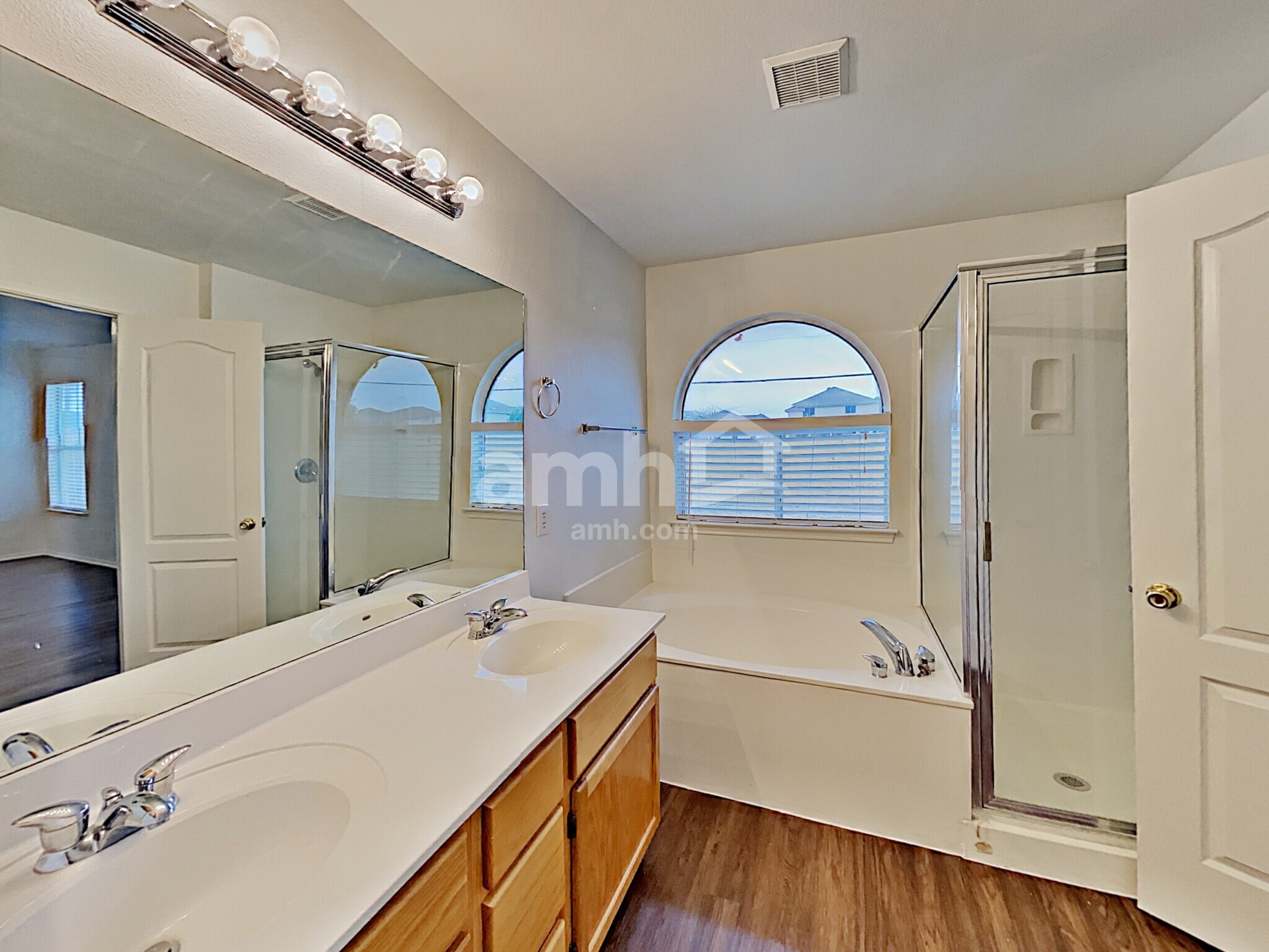 Building Photo - 10043 Stagecoach Bay