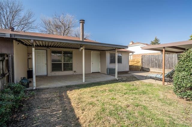 Building Photo - 3018 Hilltop Dr