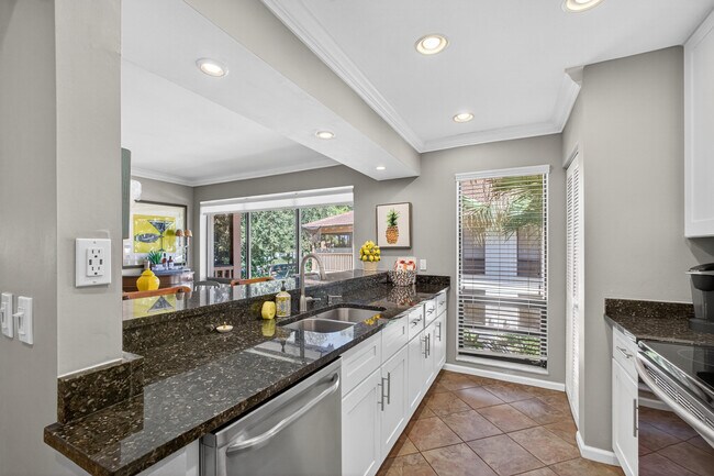 Building Photo - 605 Brackenwood Cove