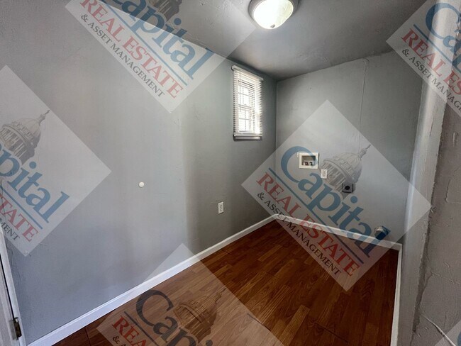 Building Photo - Welcome Home!!