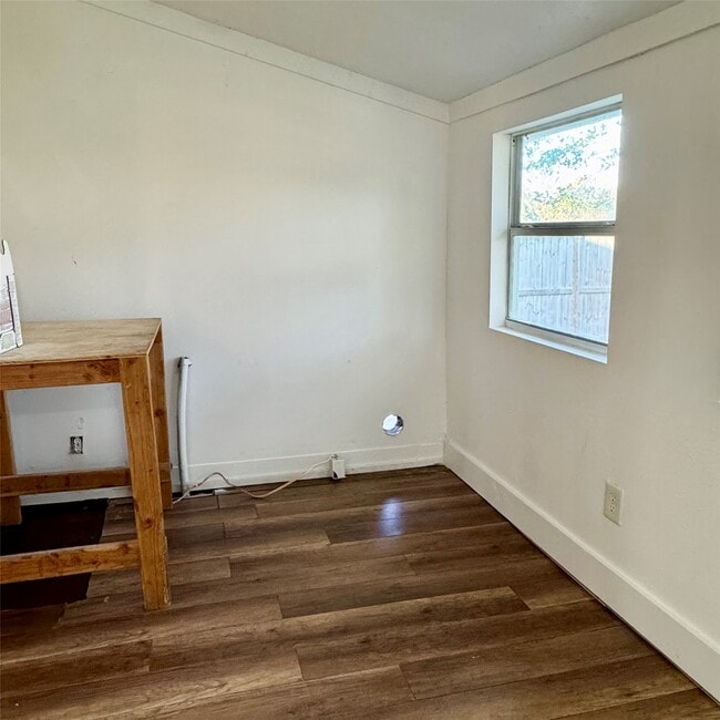 Building Photo - 109 Gossett St