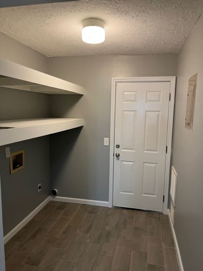 Building Photo - Updated 2BR/1.5BA Duplex | Lawn Care & Trash Included