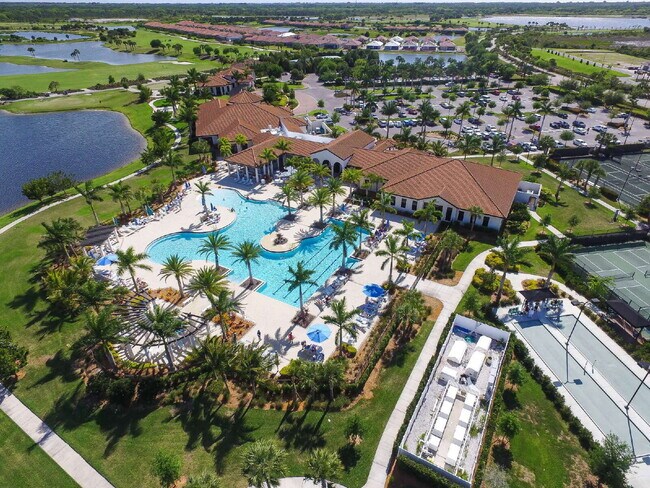 Building Photo - "Spacious 2-Bed, 2-Bath W/Den Condo Retrea...