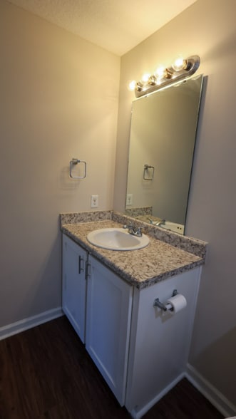 Building Photo - 122 Villa Rd