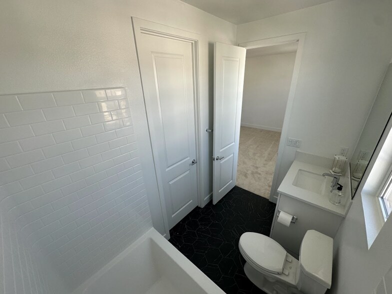 Building Photo - 24392 Calle La Roca