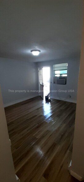 Building Photo - 610 W 18th St