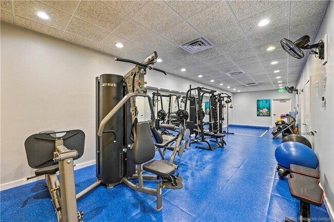 Building Photo - 9650 S Ocean Dr