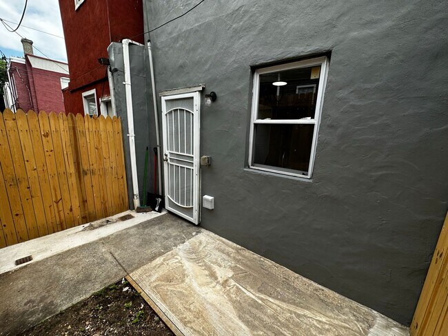 Building Photo - 1126 Union St