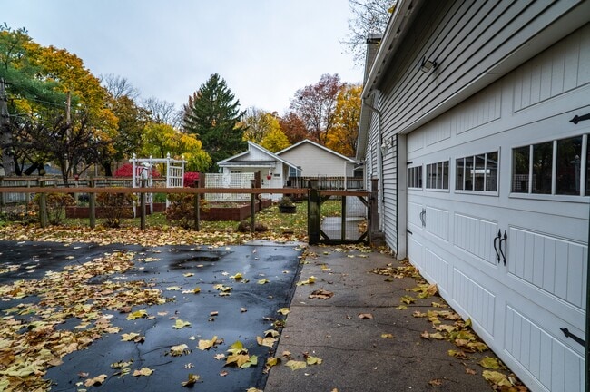 Building Photo - 422 S Michigan Ave