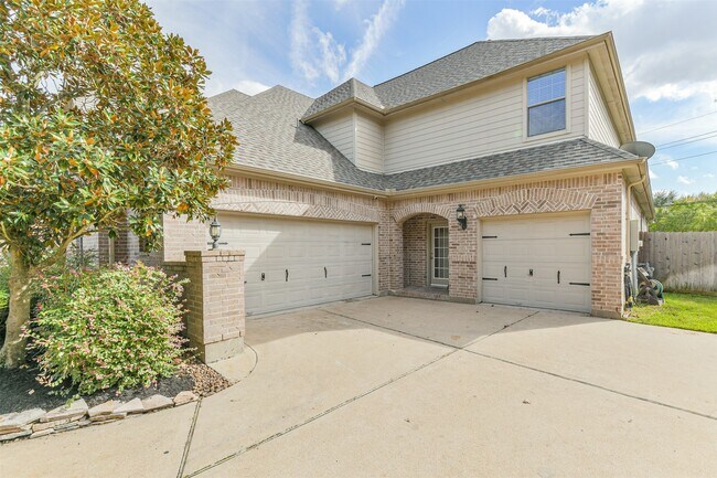 Building Photo - 8902 Lilac Springs