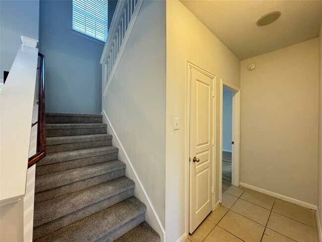 Building Photo - 8107 Gran Villa Dr