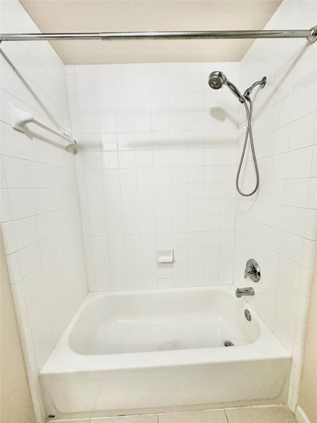 Building Photo - 6611 W Sam Houston Pkwy S