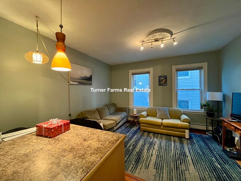 Building Photo - 12 Bucknam St