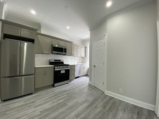 Building Photo - 338 2nd St